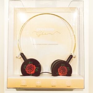 RARE!!! NWT Dead Stock Vintage Glam Art+Sound Rose Design Embroidered Headphones